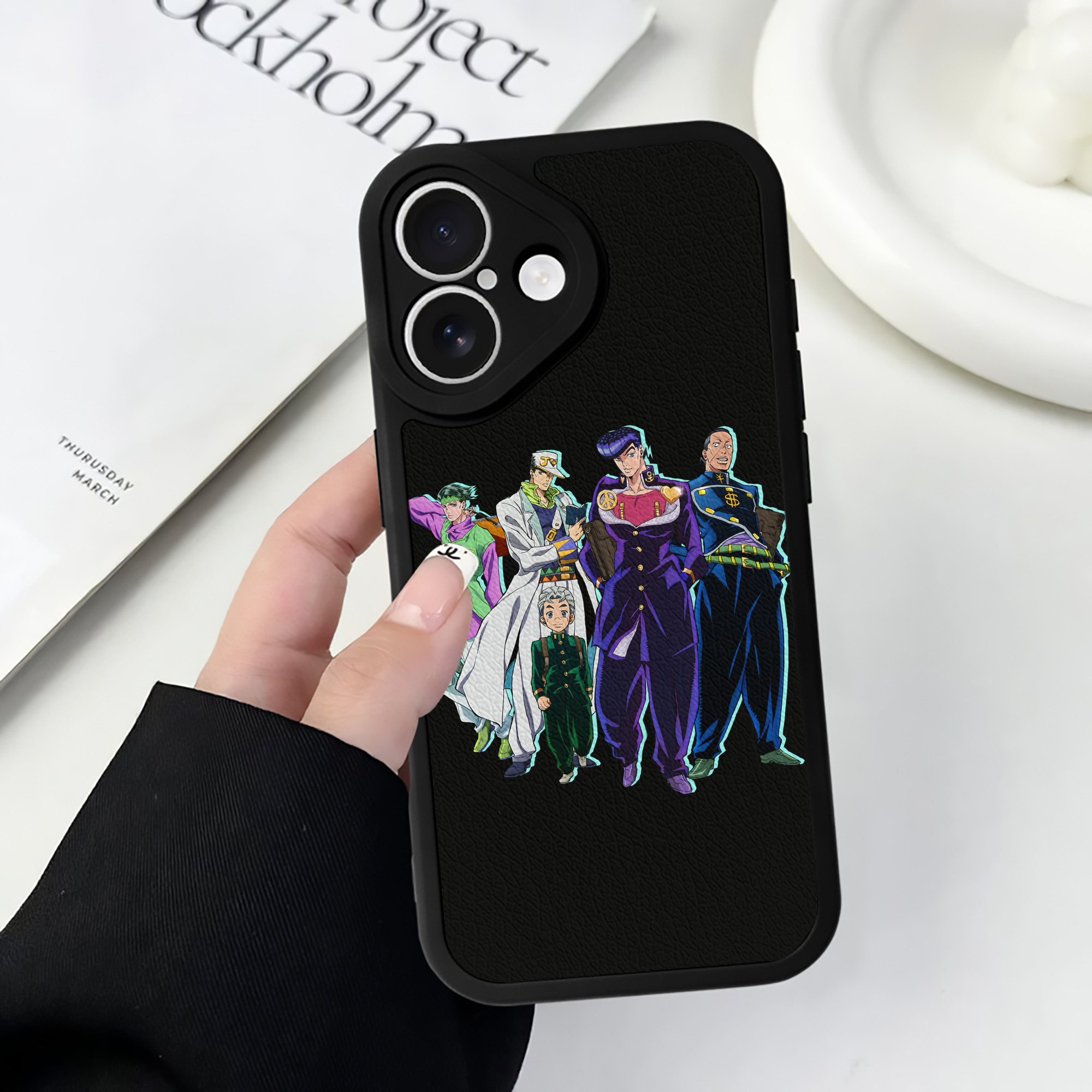 （画像用） ジョジョの奇妙な冒険 JoJo's Bizarre Adventure 【iPhone 16シリーズ対応】シリコンスマホケース（レザー調） 材質：シリコン